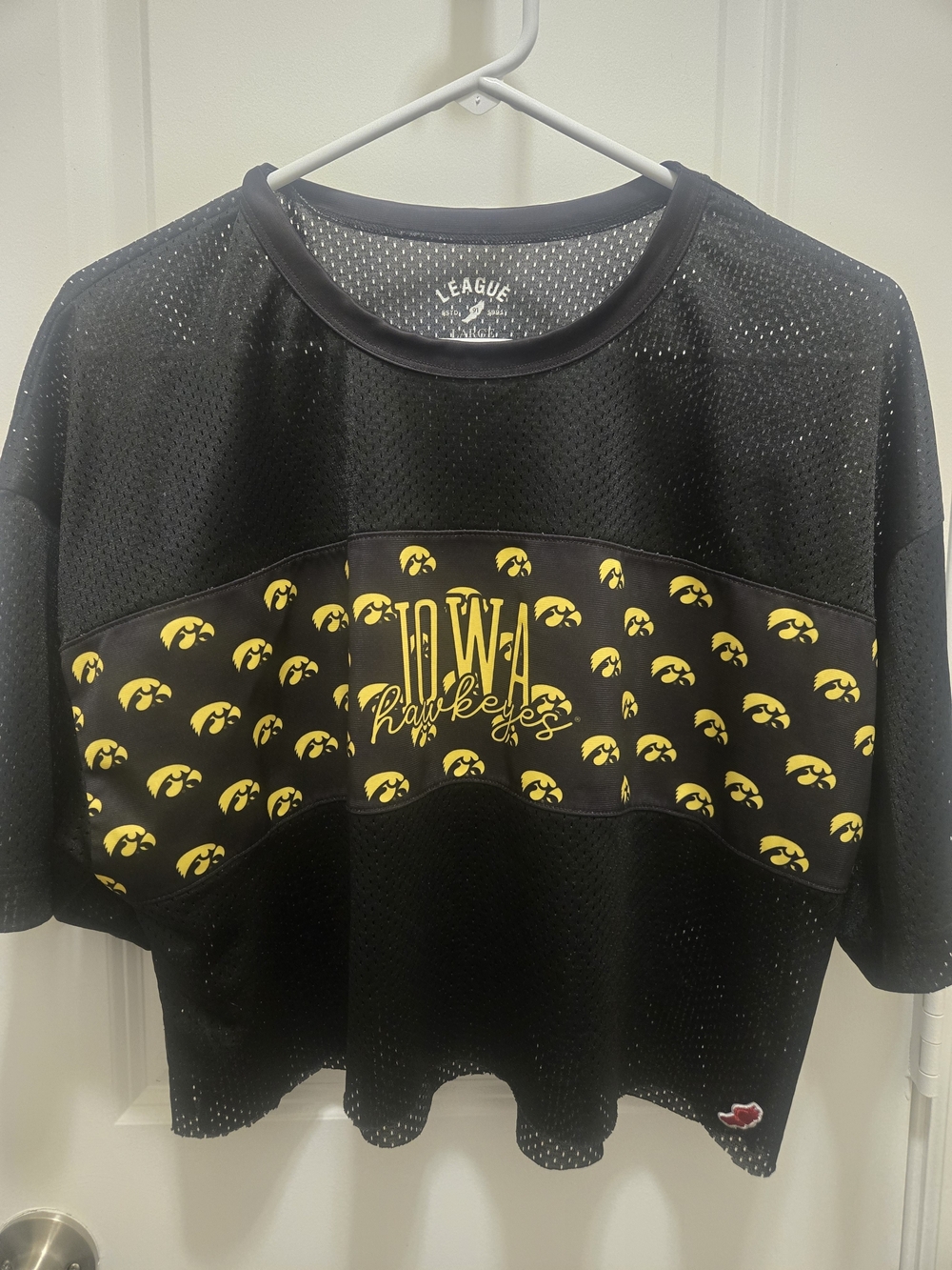 League Women's Iowa Hawkeyes Mesh Tee Size L